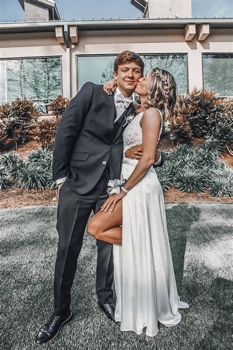 50 Prom Poses To Copy For The Perfect Photos