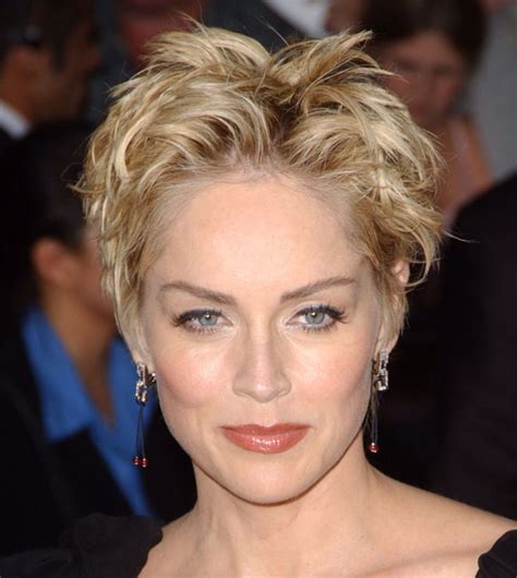 Alla première del film 'the story of my wife' sharon stone ha rubato la scena, a cannes, con una creazione couture a fiori di dolce e . Capelli: a ogni etÃ  la sua lunghezza