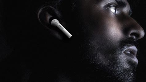 top apple insider  airpods   hit stores early  year