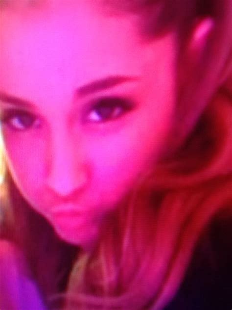 Selfie Favorite Person Ariana Grande Idol Selfie Lovely Ariana