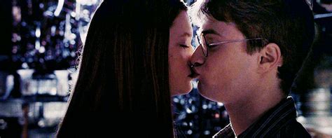 harry potter kiss s find and share on giphy