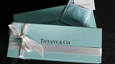tiffany s blue boxes are red hot on the black market — quartz