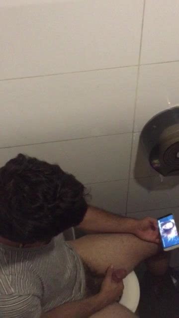 hot israeli guy wanking on the toilet male voyeur porn