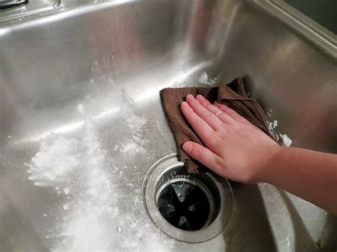 secret  cleaning stainless steel sinks
