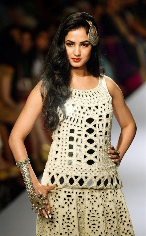 Lakme Fashion Week 2014 Gorgeous Sonal Chauhan Walks The Ramp