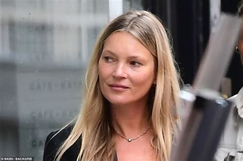 age defying the supermodel 46 looked fresh faced and glowing as she
