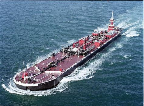 oil tankers lose money  fourth week  ship surplus persists tankers seanews