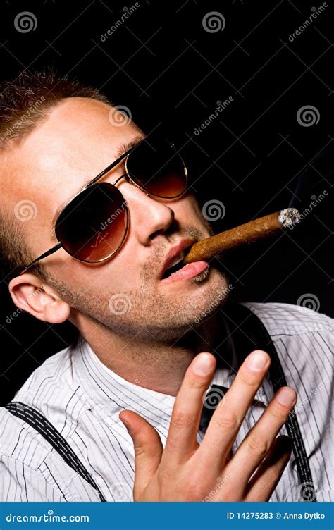 de rokende sigaar van de mens stock afbeelding image  uitdrukking partij