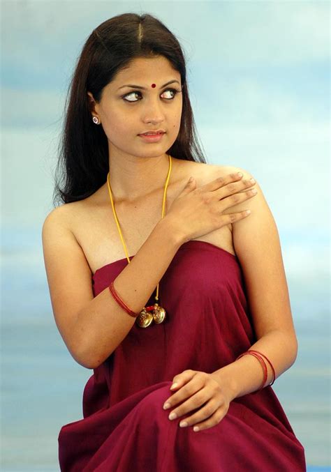 Tamil Telugu Mallu Desi Aunties Gallery Actress Hot Pics Wallpapers