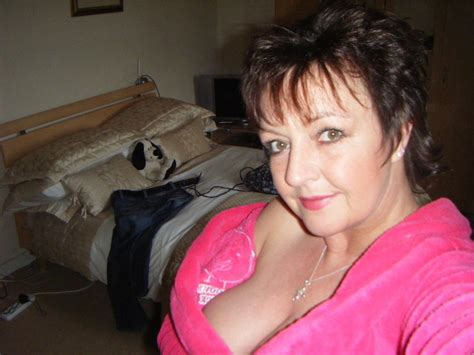 honey4uxxx 58 from edinburgh is a local granny looking