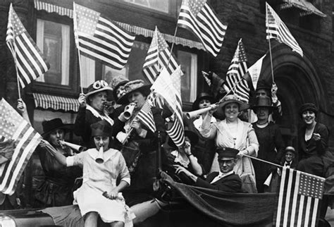 The Nineteenth Amendment War Of The Roses Women Suffrage In Tn