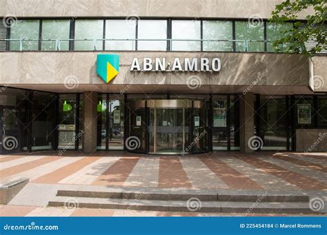 entrance abn amro bank people walking zuidas  amsterdam gustav mahlerlaan sky scrapers