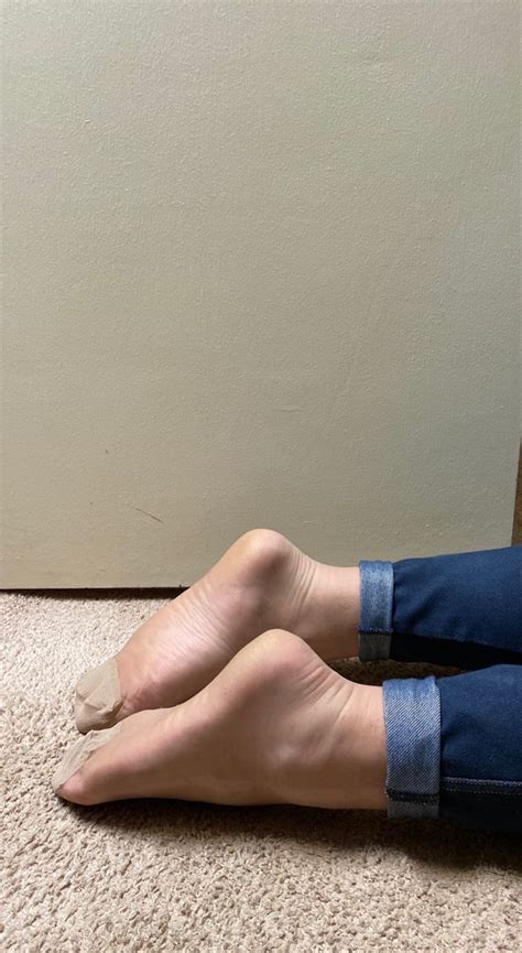 pin auf nylon feet