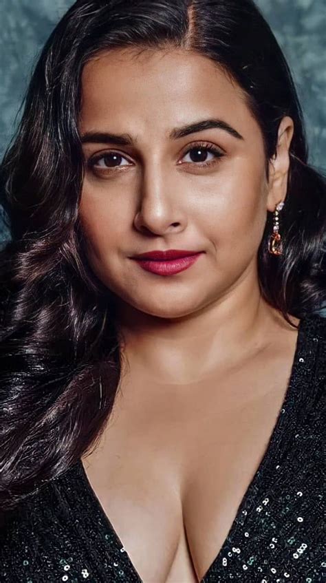 Vidya Balan Bollywood Actress Cleavage Hd Mobile Wallpaper Peakpx