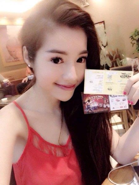 vietnamese model teases fans with her sizzling selfies