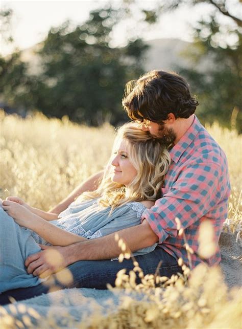 23 Creative Fall Engagement Photo Shoots Ideas I Should’ve