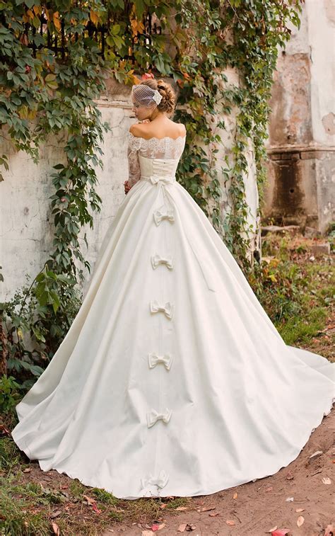 pin  lace wedding dresses