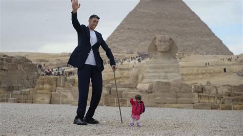 Ägypten Wenn Der Größte Mann Auf Die Kleinste Frau Der Welt Trifft
