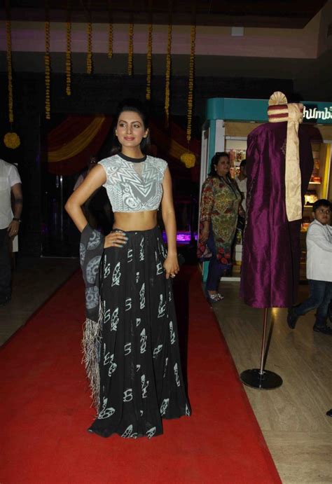 geeta basra displays her toned sexy midriff at film ‘second hand husband trailer launch in