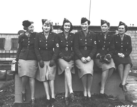 women in uniform during world war ii flash back