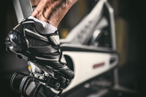 10 Best Spin Shoes For Indoor Cycling According To Experts The Healthy