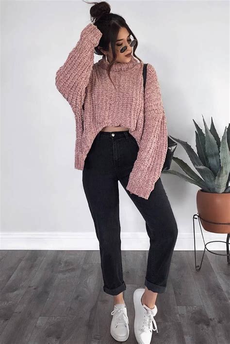 Winter Outfits College Pink Oversize Sweater With Black Jeans