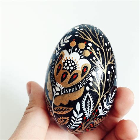 illustrators  put  egg scellent twist  traditional egg art