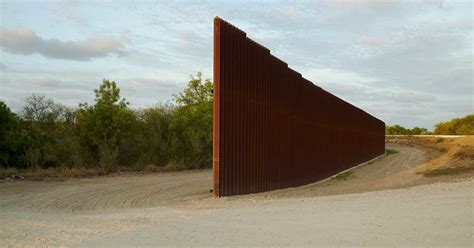 haunting  show  deadly absurdity    mexico border wall  nation