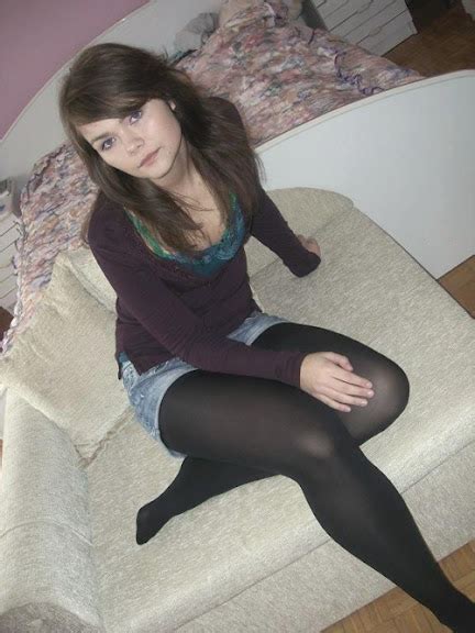candid upskirt pantyhose pictures