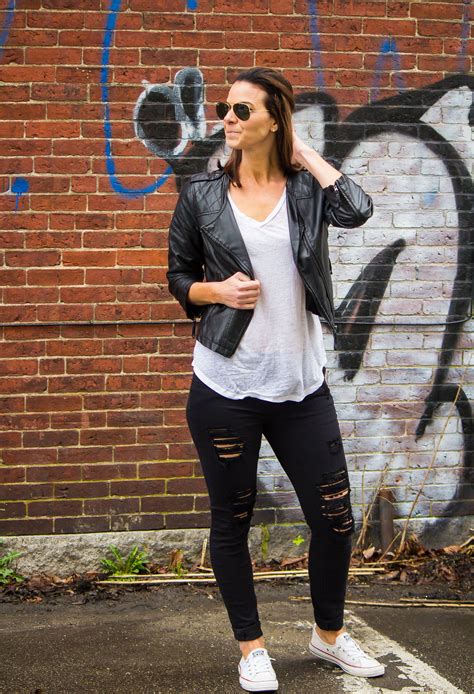 Casual Weekend Outfit Ideas With A Cropped Leather Jacket
