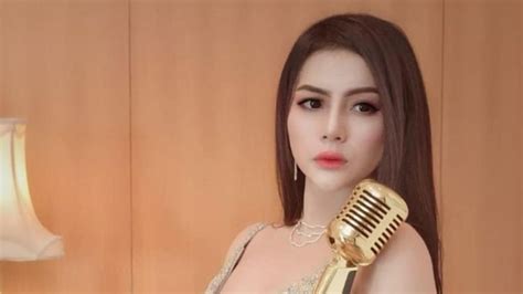 Siapakah Sosok Tisya Erni Model Seksi Yang Dikabarkan Dekat Dengan Sule