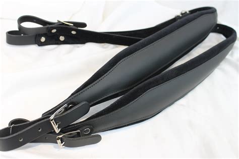 black shoulder straps