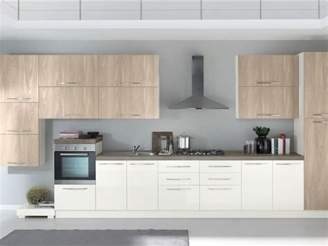 Tra le varie proposte, a disposizione nel nostro punto vendita, ti esponiamo composizioni arredative con cucine in muratura . Cucina lineare moderna Chiara vari colori Artigianale a prezzo scontato
