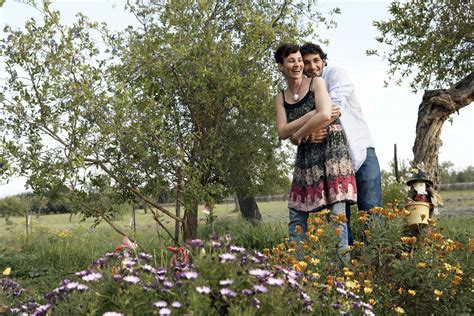 the top 14 springtime activities for couples according to