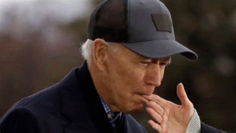 watch senile joe biden nibbles wife s finger while she s giving campaign speech