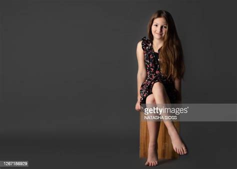 Tween Girl Barefoot Stock Fotos Und Bilder Getty Images