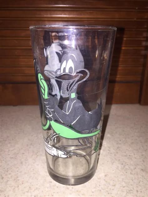 Daffy Duck Pepe Le Pew 1976 Pepsi Collector Series Glass Warner