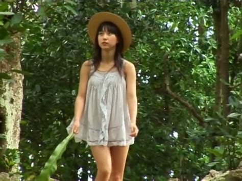 Cute Japanese Babe Yui Minami Poses On Cam Demonstrating