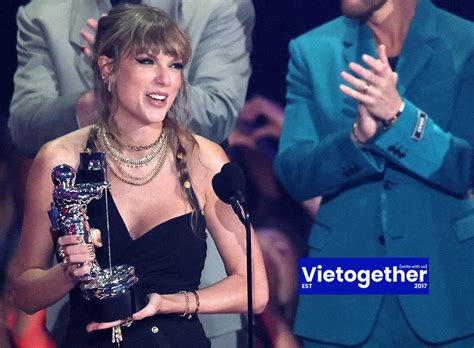 taylor swift racks up trophies at mtv s video music awards