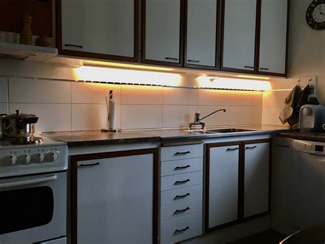 yvonne en flip  lapland nieuwe led lampen onder keukenkastjes