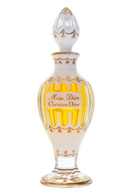 a look back at over 60 years of miss dior perfumes perfumes dior frascos de perfume y
