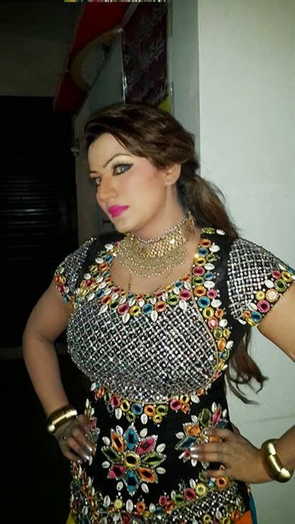 saima khan mujra paki saima  hot dance video  uk stage