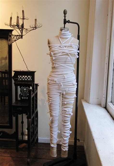 How To Make An Easy Mummy Halloween Costume Popsugar Fashion