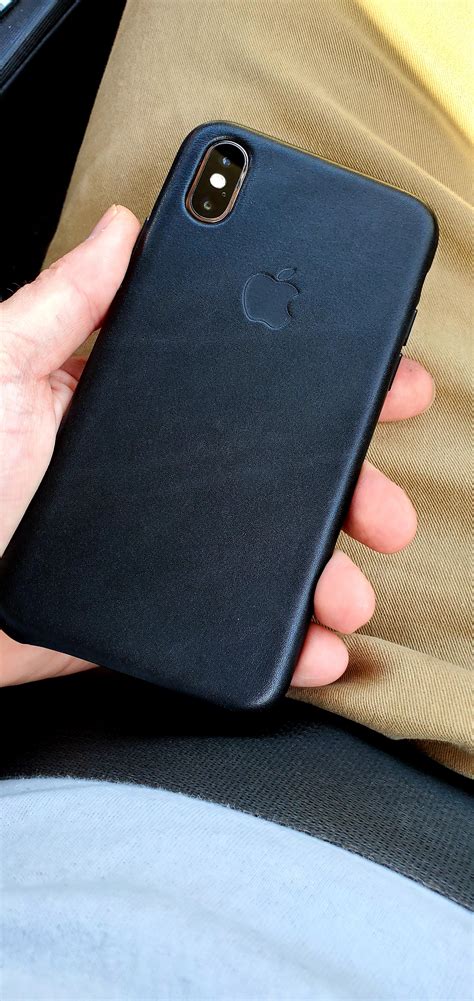 loving  apple leather case  picked   riphonexs
