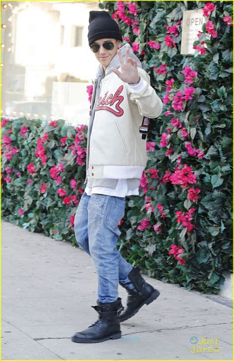 justin bieber was caught lookin fly while shopping photo 674302