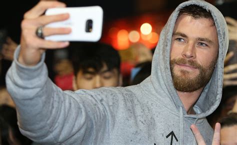 chris hemsworth selfie will cost you over one hundred pounds
