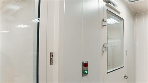 interlocking door system safe   cleanrooms kleanlabs