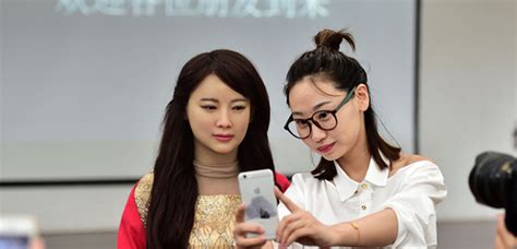 【daily Mail】meet Jia Jia The Robot Goddess Chinese Inventor Claims