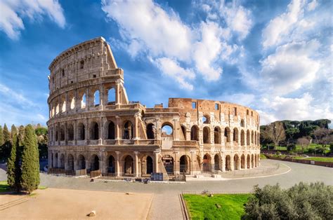 italy s landmark colosseum reopens daily sabah