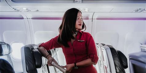 This Flight Attendant Shares Photos Of What It S Really Like On The Job